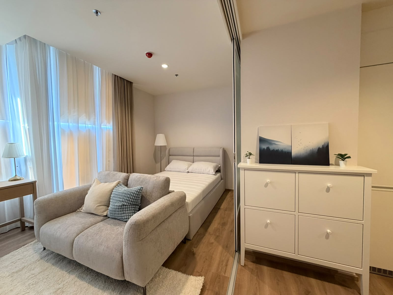 ✨ Noble Form Thonglor | For Rent 🏡✨ Modern condominium in the heart of Thonglor, offering convenient access to Sukhumvit Road and BTS Thong Lo. Surrounded by trendy cafés, restaurants, supermarkets, shopping malls, and a wide range of lifestyle amenitie – รูปที่ 3