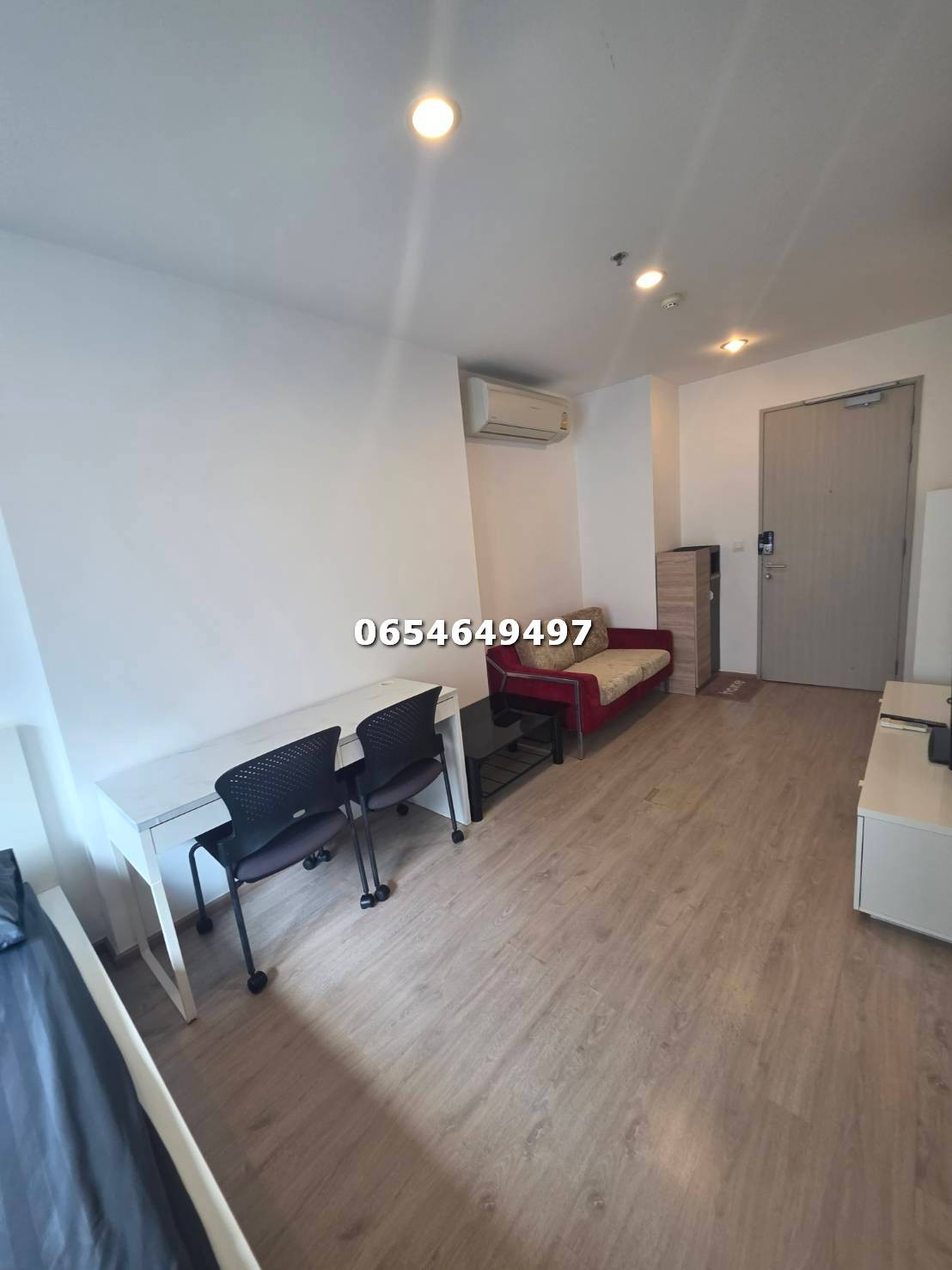 Urgent for rent Ideo Q chula samyan Studio room size 28.5 sq m. Price 20,000 baht, negotiable. Interested call 0654649497