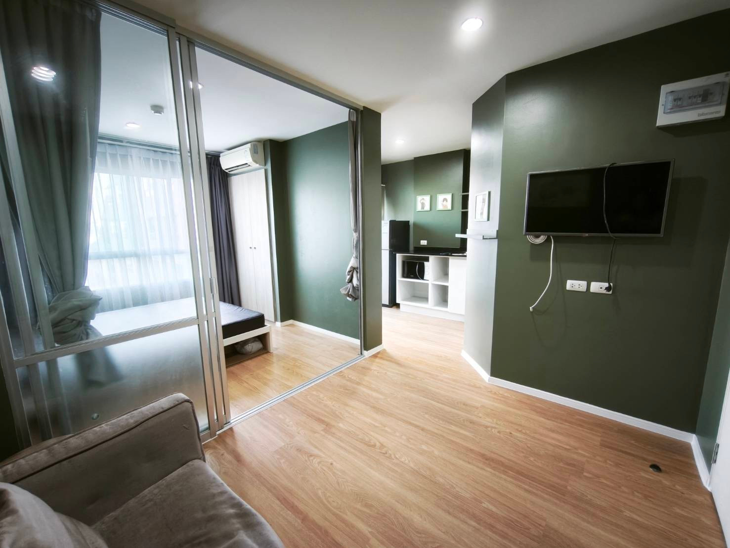 Condo for rent Lumpini Ville On Nut 55-1, size 26 sq m., 5th floor, garden view, building in front of fitness center, no flooding, ready to move in mid-October.