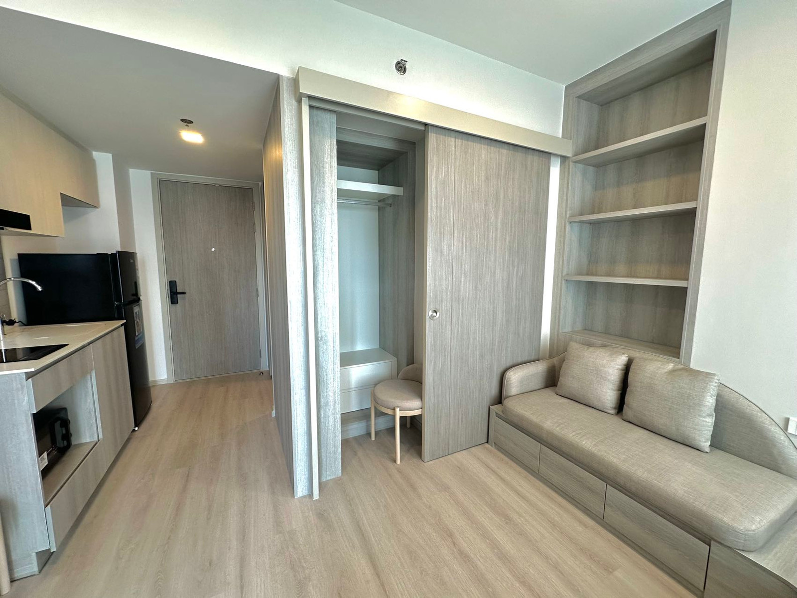 ✨ COBE Ratchada-Rama 9 | For Rent 🏡✨ Modern condominium in the heart of Rama 9, offering convenient access to MRT and major roads. Surrounded by shopping malls, restaurants, cafés, supermarkets, and plenty of lifestyle amenities. 🌆🚇🛍️ – รูปที่ 4