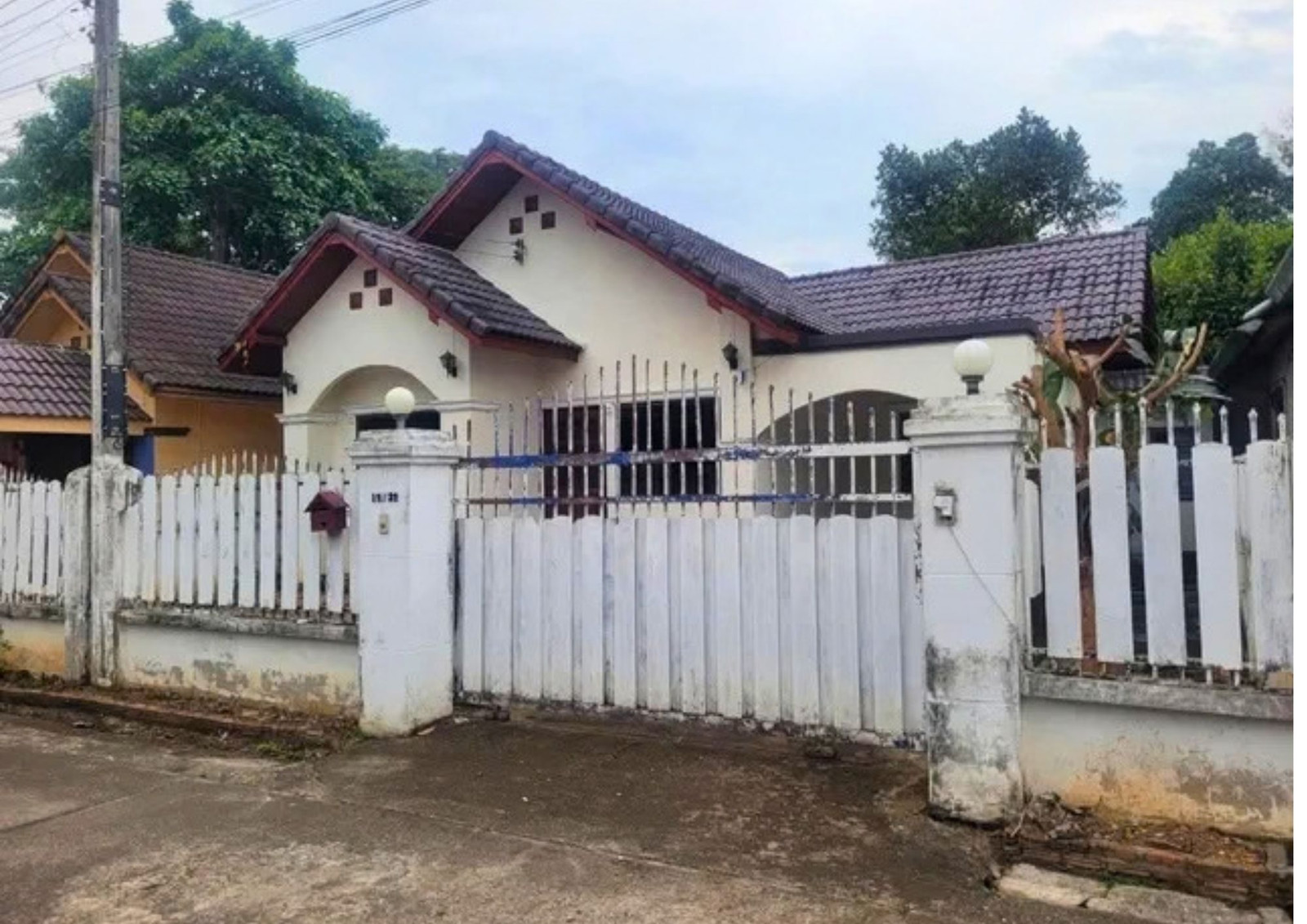 House for sale, Mayuree, waterfront, Hang Dong, Chiang Mai | 176 sq m., only 2 million baht. House for sale, Mayuree, waterfront, Hang Dong, Chiang Mai | 176 sq m., only 2 million baht.