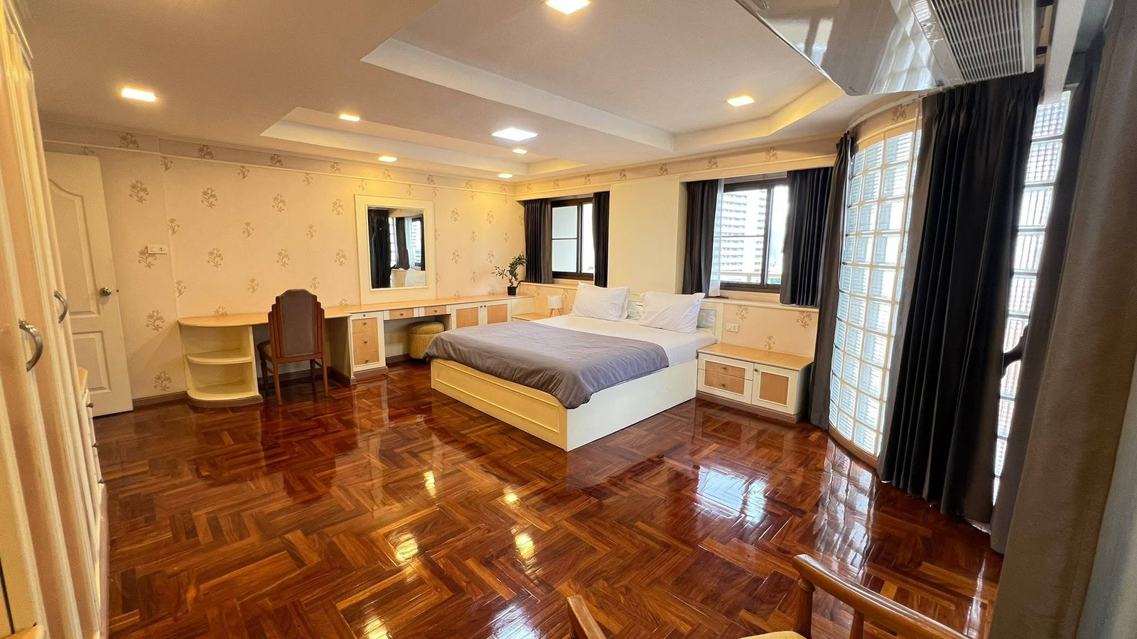 🏙️ For rent: 280 sq m. | 3 bedrooms, 4 bathrooms | Pet Friendly 🐶✨