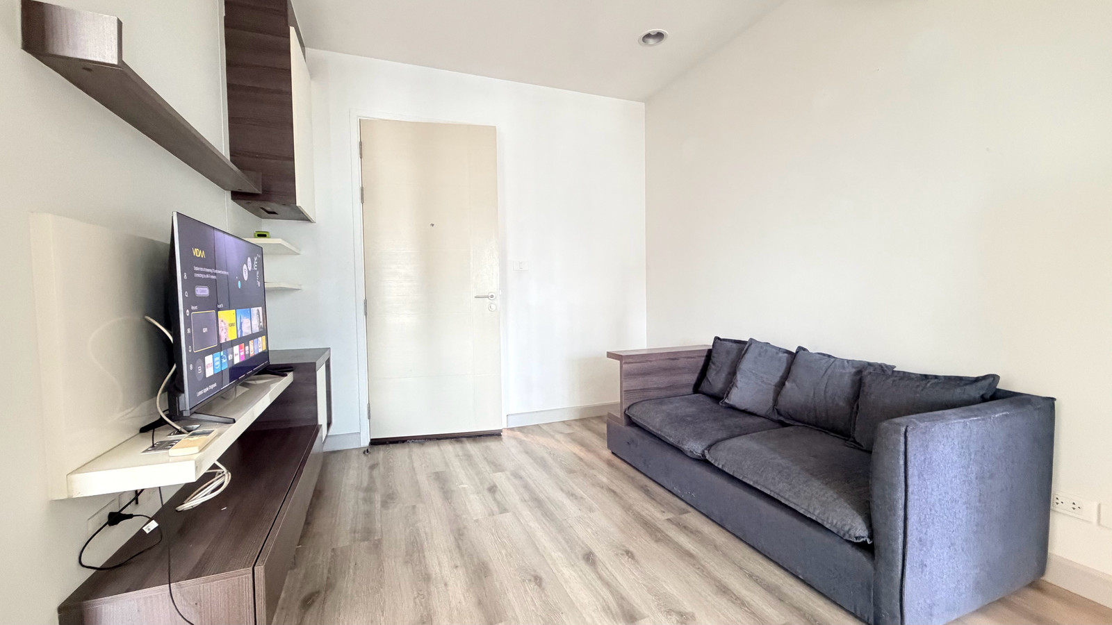 A room like this doesnt come around often — its now available for rent. Hurry and contact us!
