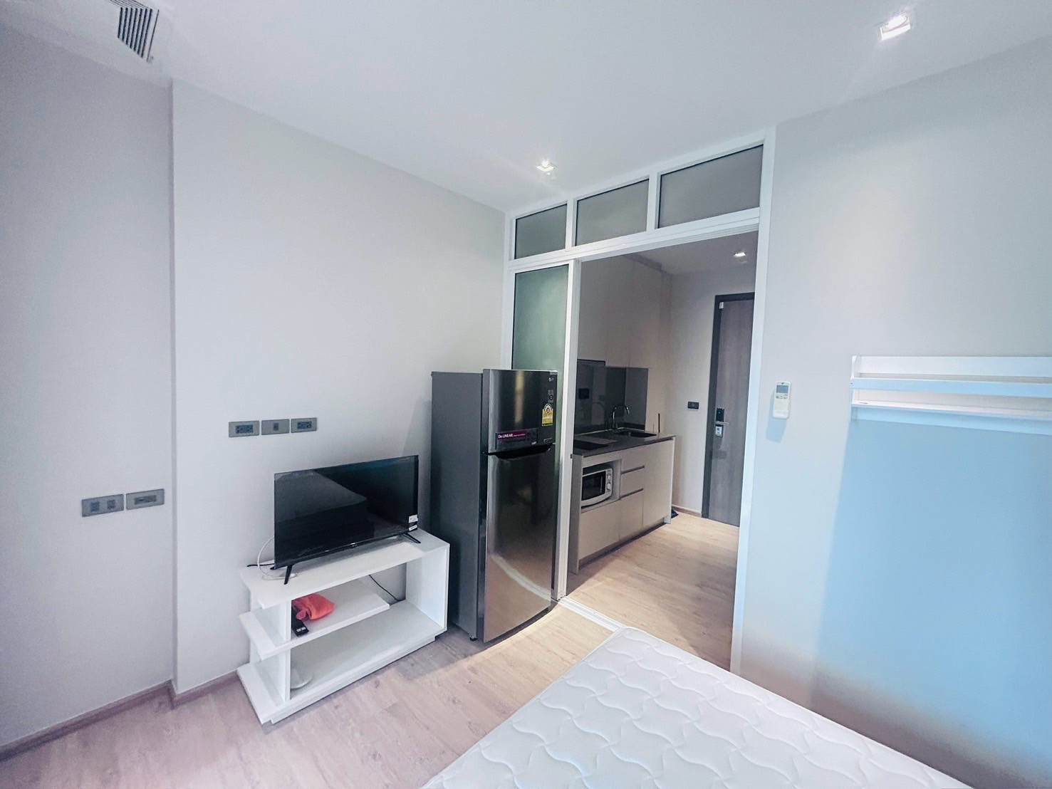 ให้เช่าห้อง Studio คอนโดวิสซ์ดอม สเตชั่น รัชดาท่าพระ 093 296 2878  