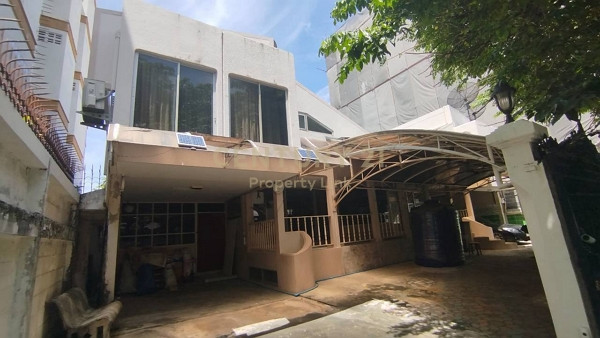 Rare Opportunity! 97 Sq.w. Single House Near University of the Thai Chamber of Commerce No.59-HH-69045