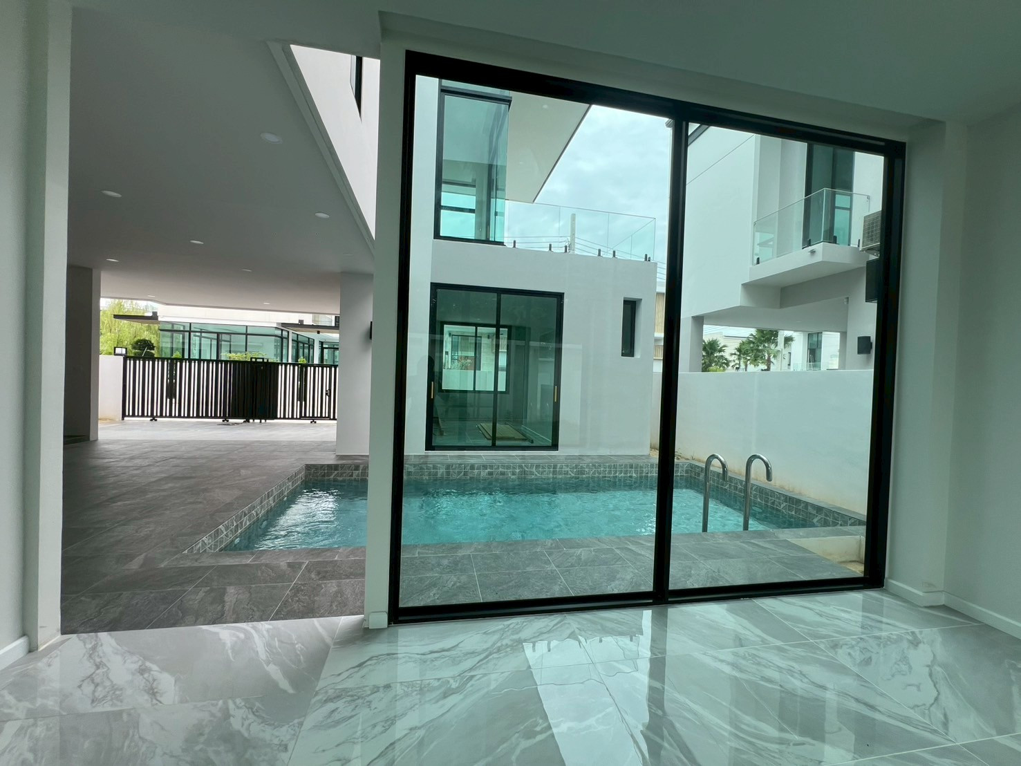 บ้านเดี่ยวให้เช่า The Master Ekkamai-Ramintra - 4 ห้องนอน – รูปที่ 3
