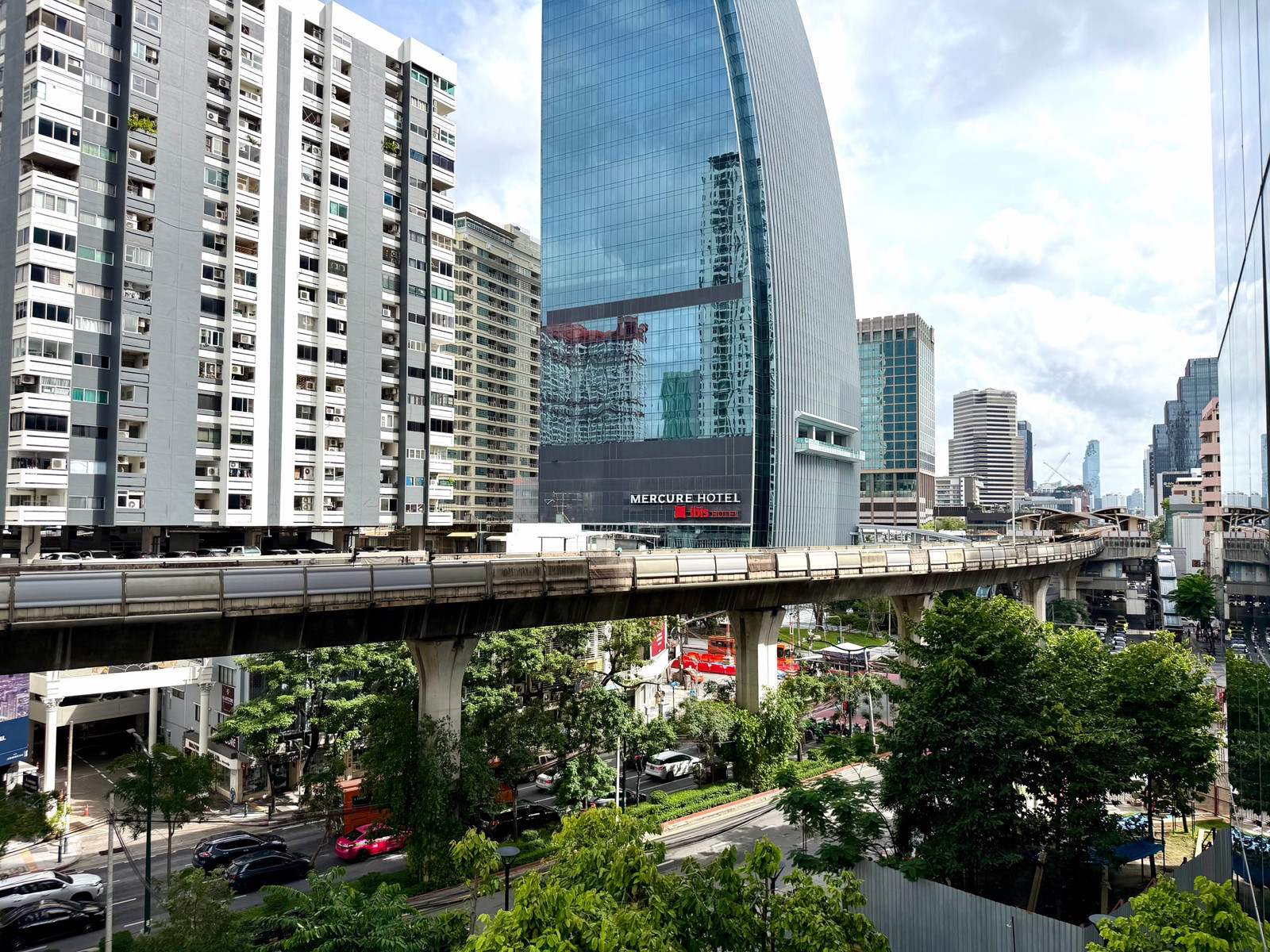 The best view in the project Its not a high floor, but the feel is very good. Super rare. Call 0946503223.