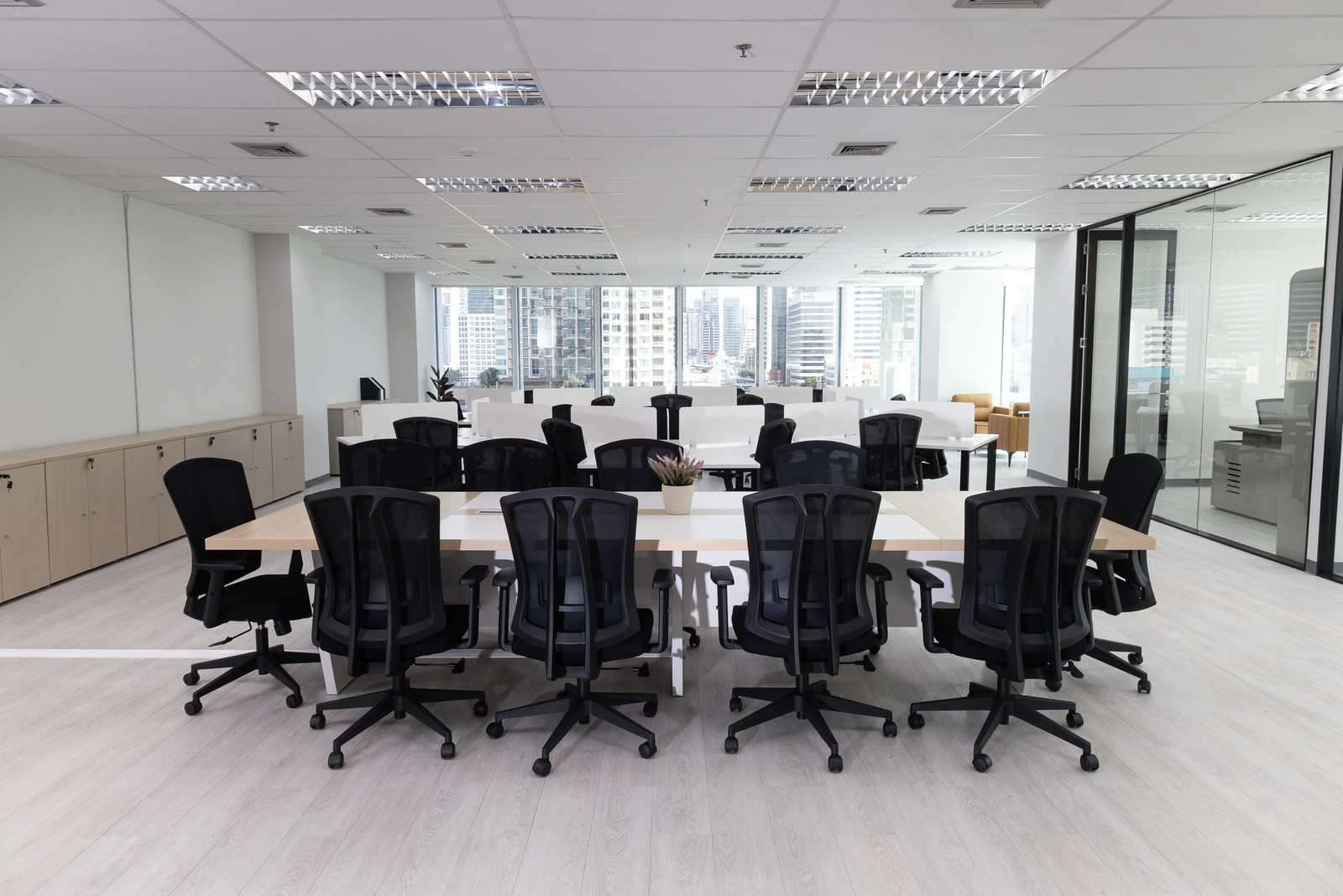 Fully Furnished Office for Rent in Sathorn 258 sq.m. – รูปที่ 2