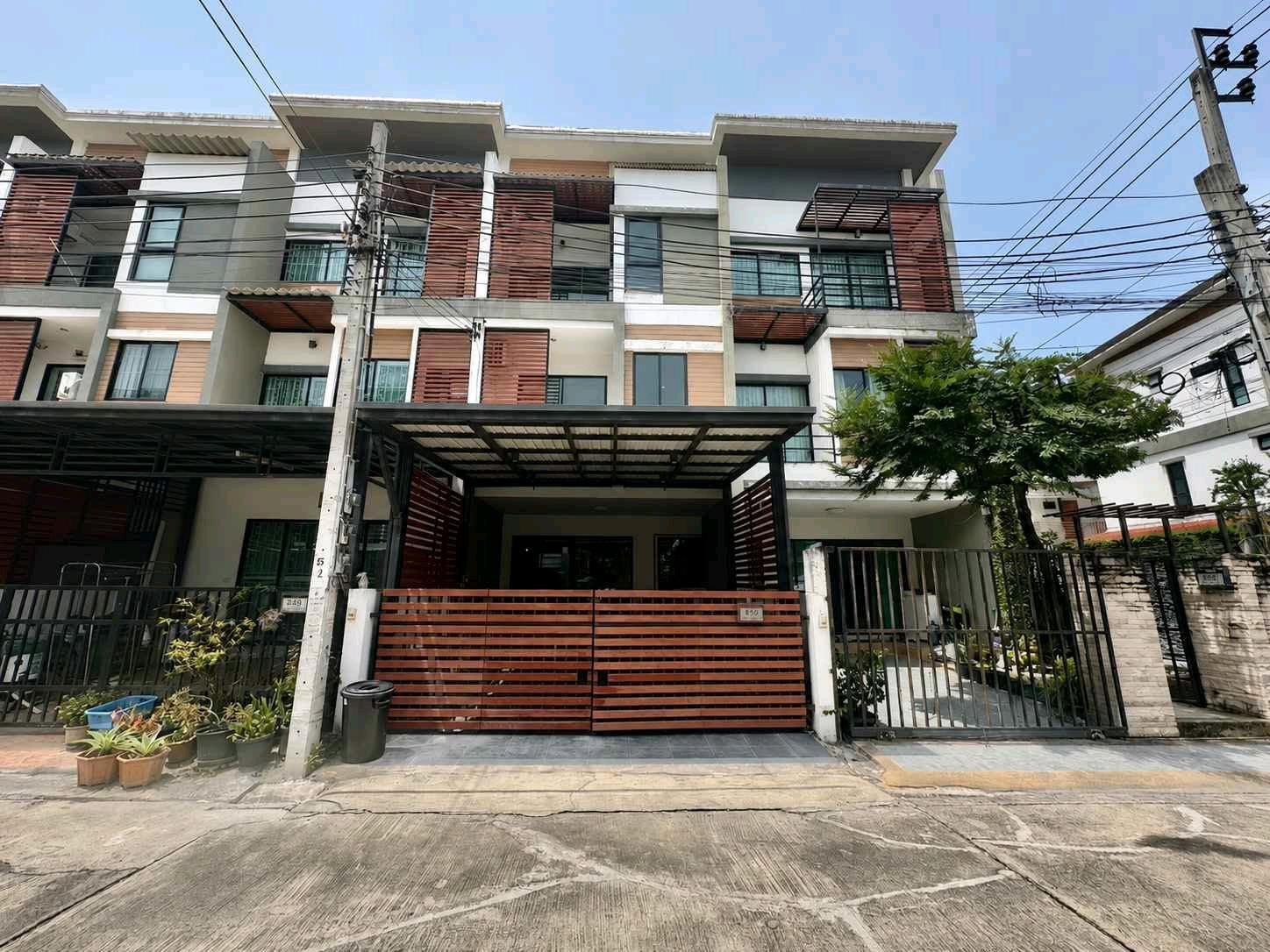 💫Townhome for sale The Idol 2 Phetkasem 68💫 🏡3-story townhome in front of the garden, good view, near MRT Bang Khae, suitable for cat owners. ✨Location Phetkasem 68, near MRT Bang Khae, about 1.5 km. ✨The front of the house is in front of the garden, goo 💫Townhome for sale The Idol 2 Phetkasem 68💫 🏡3-story townhome in front of the garden, good view, near MRT Bang Khae, suitable for cat owners. ✨Location Phetkasem 68, near MRT Bang Khae, about 1.5 km. ✨The front of the house is in front of the garden, goo
