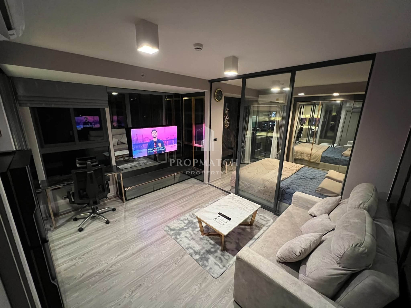 ✨Flash Deal ✨Ideo Sathorn Wongwian Yai ( 1Bed 1Bath 36.5SQM.) ready to move in! Only 19,500 baht per month Tel.0981315848@propmatch