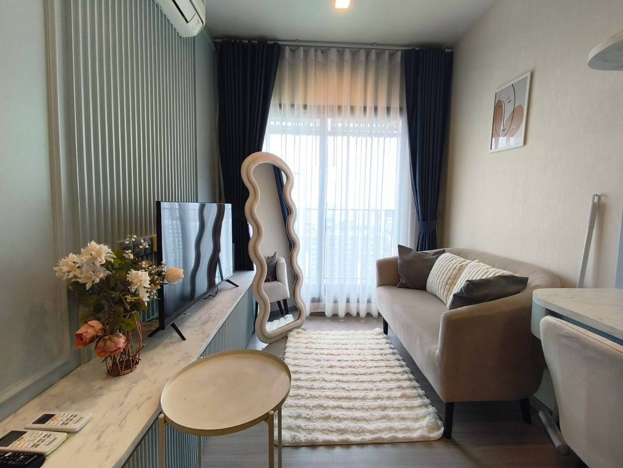 PFD-09221 Condo for rent Life Asoke Hype : Beautifully decorated unit with built-in furniture; ready to move in. PFD-09221 Condo for rent Life Asoke Hype : Beautifully decorated unit with built-in furniture; ready to move in.