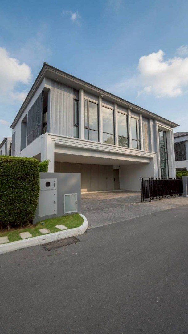 🔥Urgent Sale🔥 Belgravia Exclusive Pool Villa Bangna-Rama 9, near ARL Lat Krabang Station. 🔥Urgent Sale🔥 Belgravia Exclusive Pool Villa Bangna-Rama 9, near ARL Lat Krabang Station.