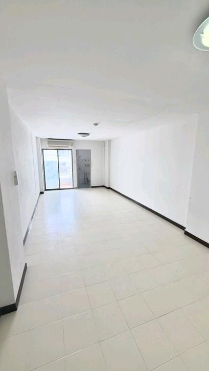 Empty room with air conditioner Thepharak Intersection