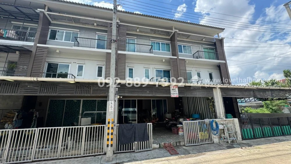 ขายทาวน์โฮม 3 ชั้น ซอยนวมินทร์ 45 หมู่บ้านศรีนวมินทร์ 2 หลังใหญ่ ทำเลทอง! พื้นที่ 29.9 ตรว. สภาพดี พร้อมเข้าอยู่ ทำเลดี ใกล้เดอะมอลล์ บางกะปิ ราคาพิเศษเพียง 4.7 ล้านบาท เท่านั้น! – รูปที่ 4