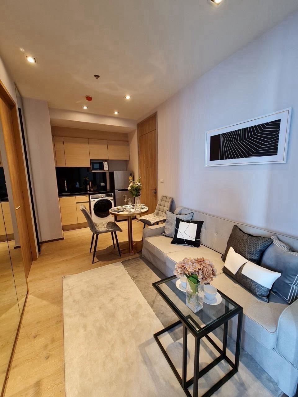 Condo ready to live in the heart of Phrom Phong. Convenient travel by BTS, near Emdistrict mall 🔥Starting at 4.99 million baht. Condo ready to live in the heart of Phrom Phong. Convenient travel by BTS, near Emdistrict mall 🔥Starting at 4.99 million baht.
