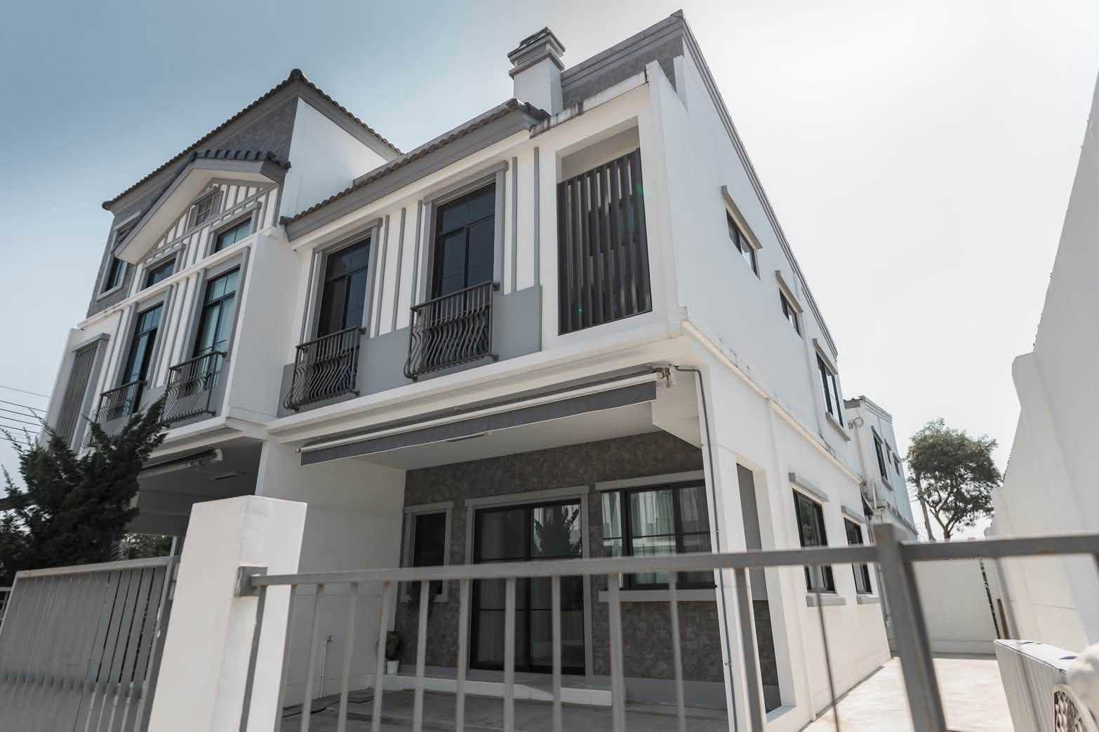RENT/SELL: Property Code H2951 🏡 Corner townhome Indy 5 Bangna Km.7 🛏️ 3 bedrooms | 🚿 3 bathrooms, corner, private zone RENT/SELL: Property Code H2951 🏡 Corner townhome Indy 5 Bangna Km.7 🛏️ 3 bedrooms | 🚿 3 bathrooms, corner, private zone