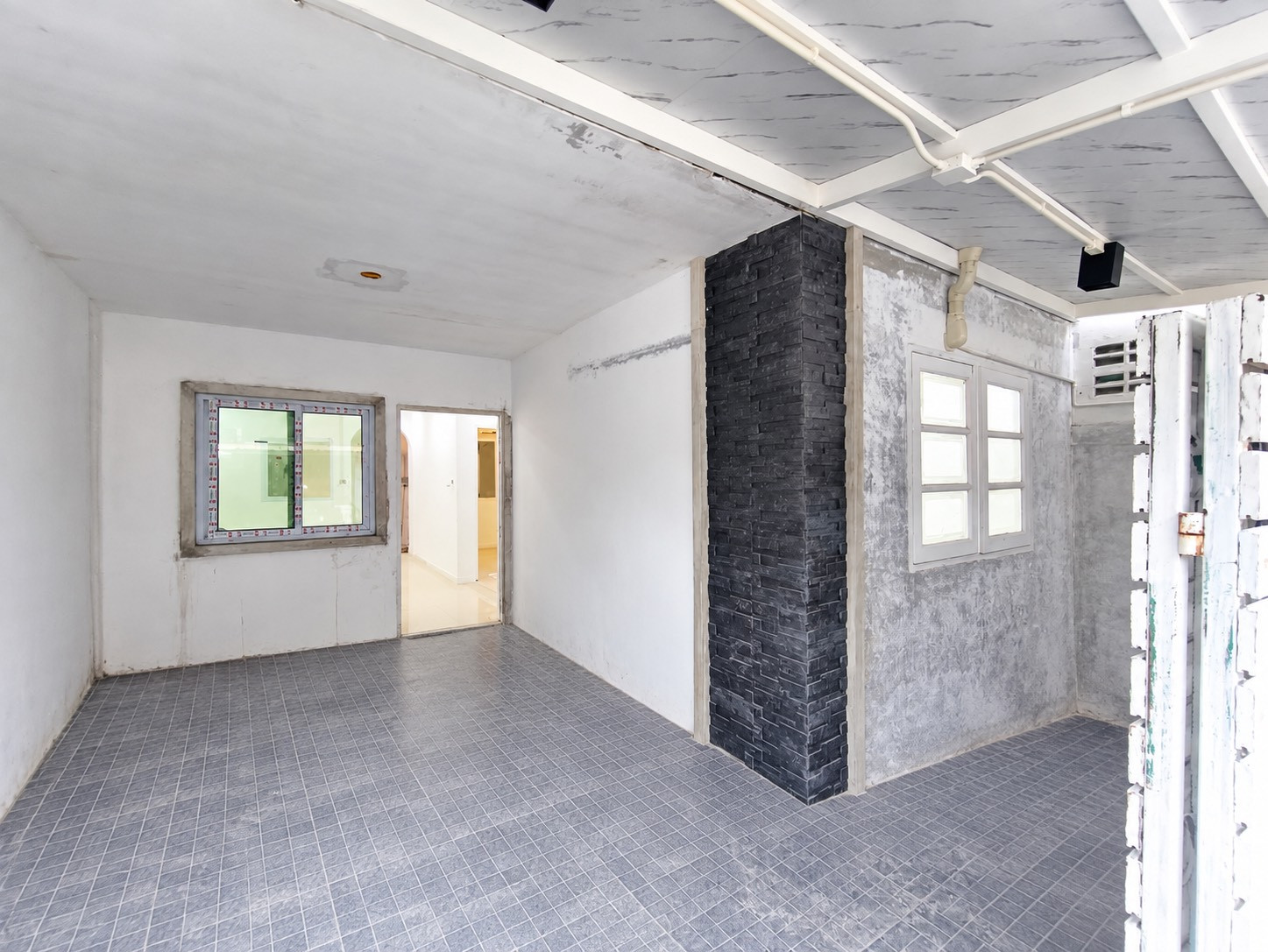 For sale cheap, renovated townhouse Phakdee Village, Kathu, Soi Namtok Kathu, corner house, 2 bedrooms, 1 bathroom, ready to move in, price 2.8 million, call 082-4426354 Khun Nice. – รูปที่ 2