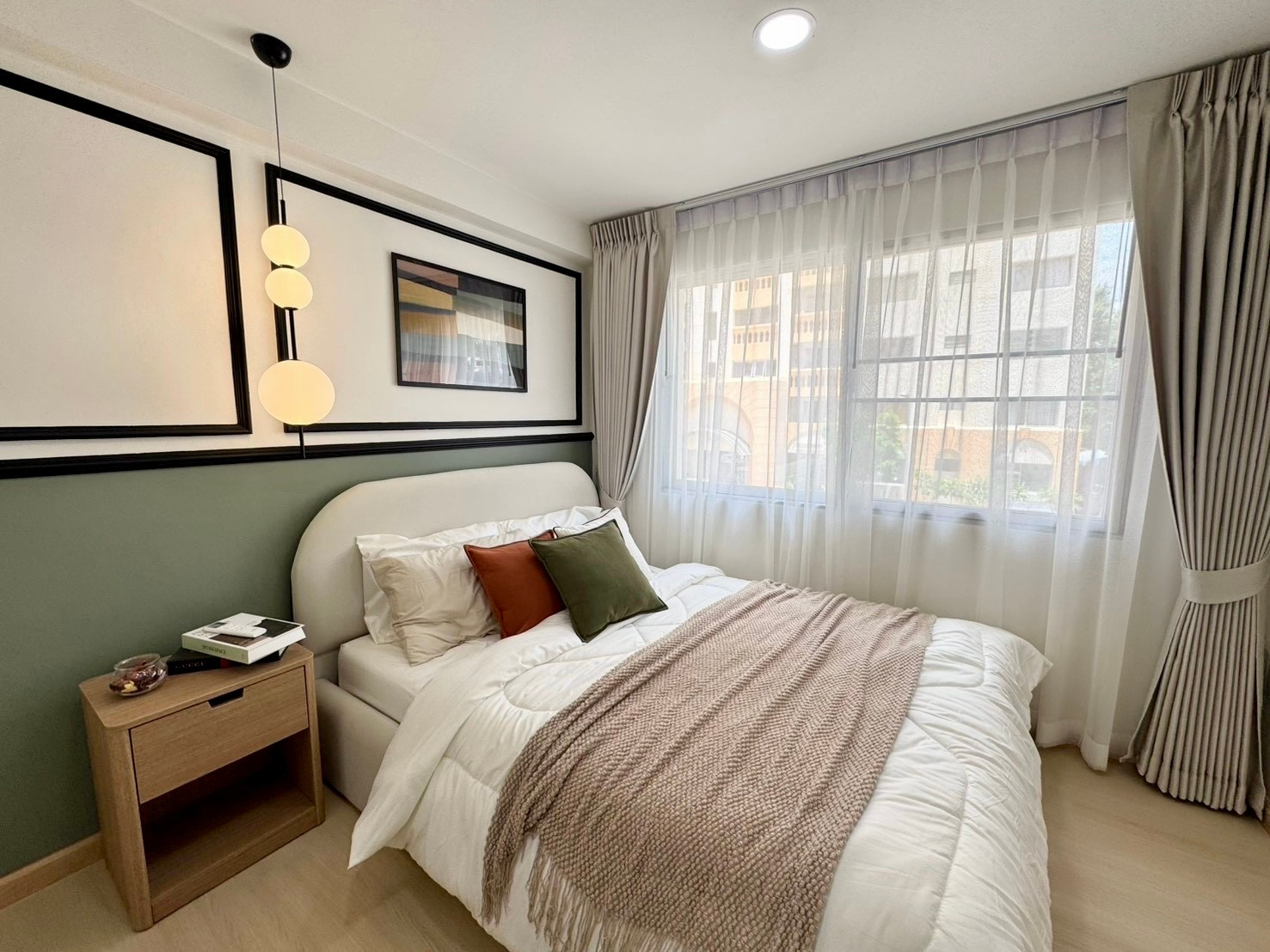 🏢 Century Park Condominium for sale near Union Mall, Central Lat Prao, close to and connected to 3 train lines.