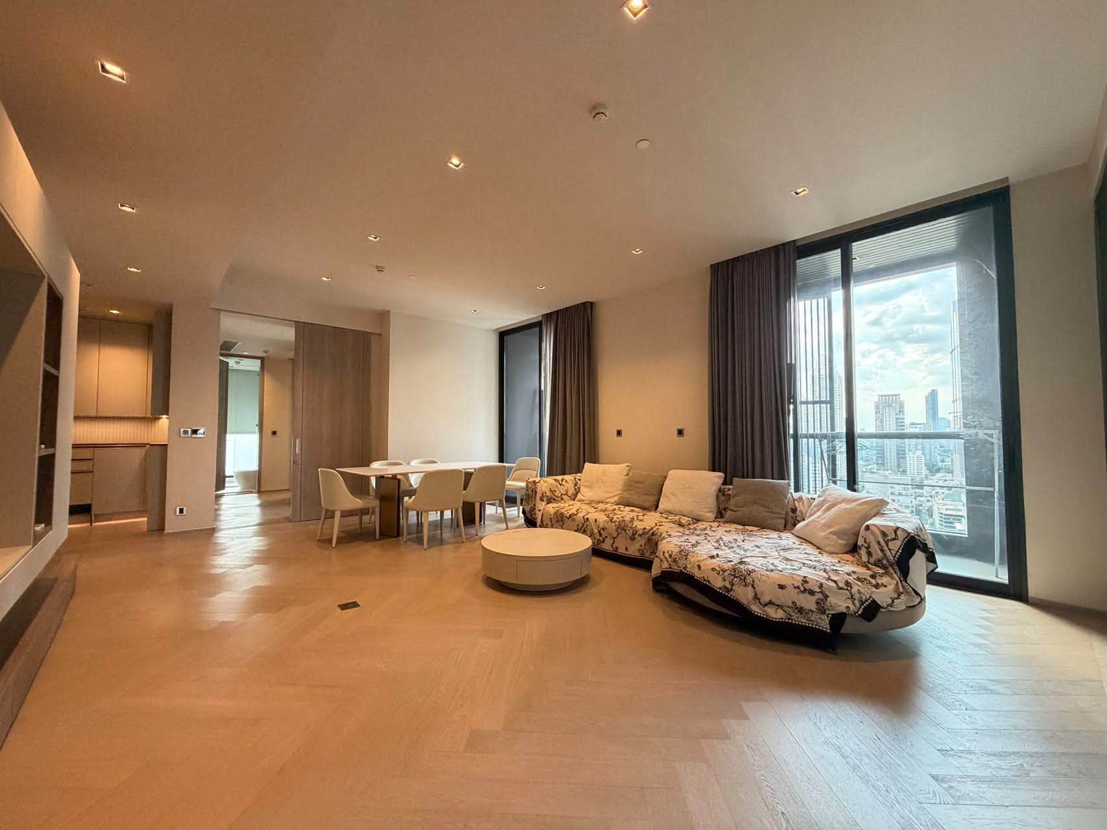 ✨ Large room, 4 bedrooms | Wide space, suitable for families who want privacy 📍 The Reserve Sathorn ✨ Large room, 4 bedrooms | Wide space, suitable for families who want privacy 📍 The Reserve Sathorn