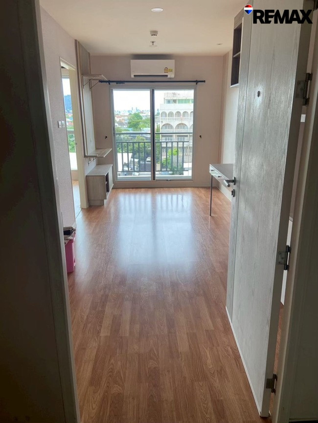 Condo for sale, Lumpini Park Borommai-Sirindhorn, 1 bedroom, pool-garden view, best price in the project | 30.50 sq m. Condo for sale, Lumpini Park Borommai-Sirindhorn, 1 bedroom, pool-garden view, best price in the project | 30.50 sq m.
