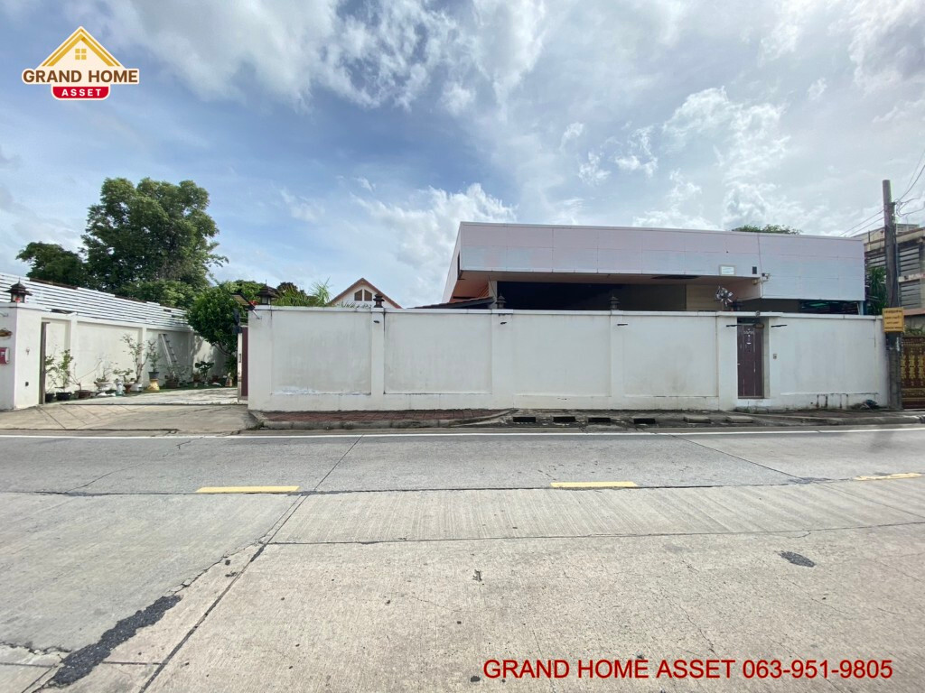 Land with detached house, Tiwanon Road, Soi Phra Mae Karun, Pak Kret, Nonthaburi.