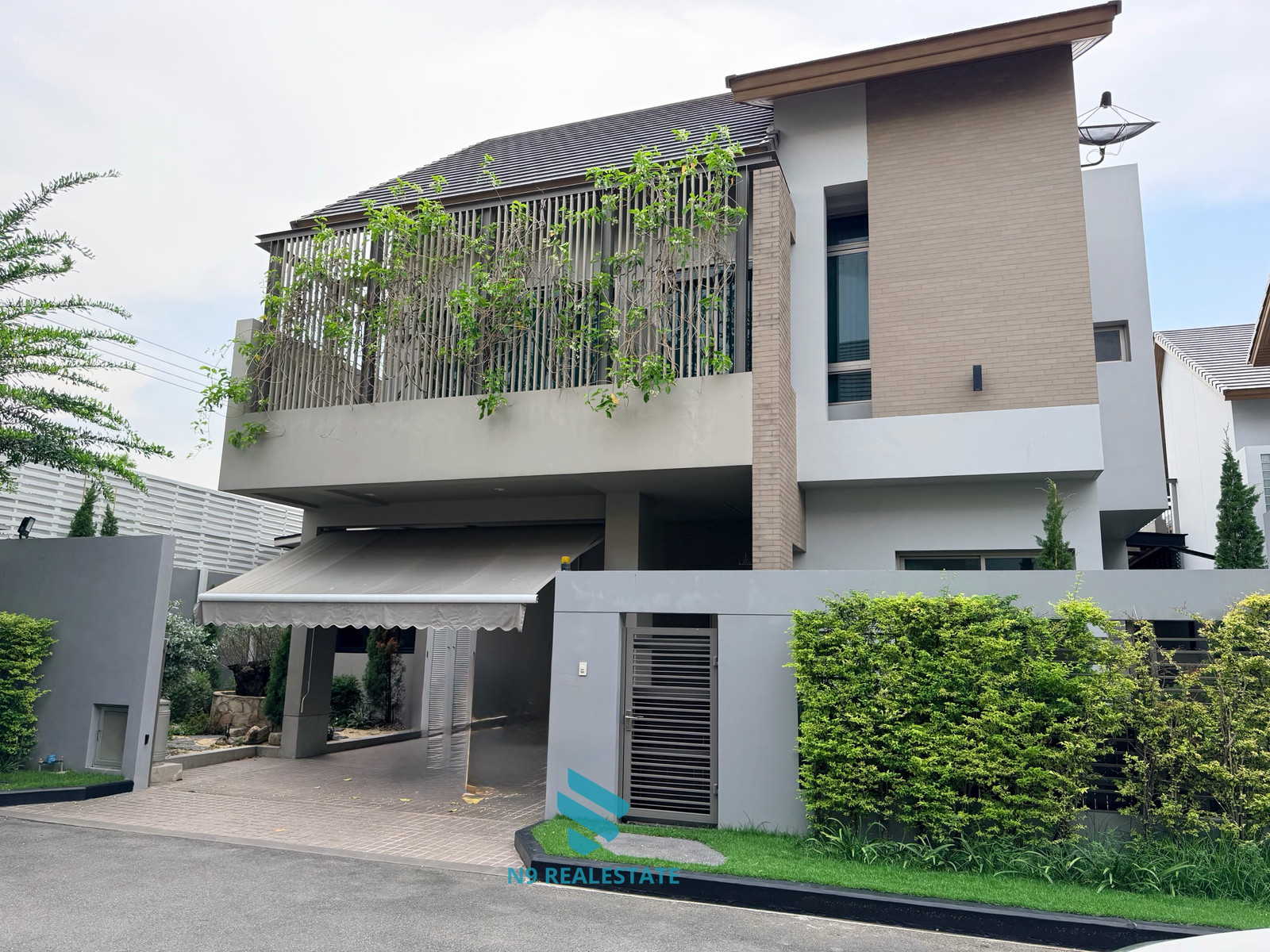 Single house but complete with corner house (22.5mb)private nirvana north along Ekkamai-Ramindra expressway Single house but complete with corner house (22.5mb)private nirvana north along Ekkamai-Ramindra expressway