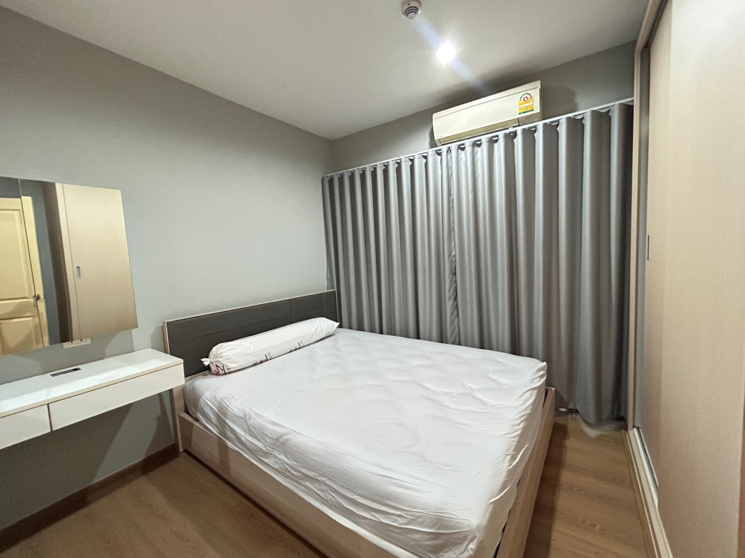 Sym Vibha Ladprao ว่างให้เช่า ห้องสวย ไม่เคยปล่อยเช่า ทำเลดีมากใกล้สวนจตุจักร และ bts mrt มี Sofa ให้ใหม่นะครับ Sym Vibha Ladprao ว่างให้เช่า ห้องสวย ไม่เคยปล่อยเช่า ทำเลดีมากใกล้สวนจตุจักร และ bts mrt มี Sofa ให้ใหม่นะครับ