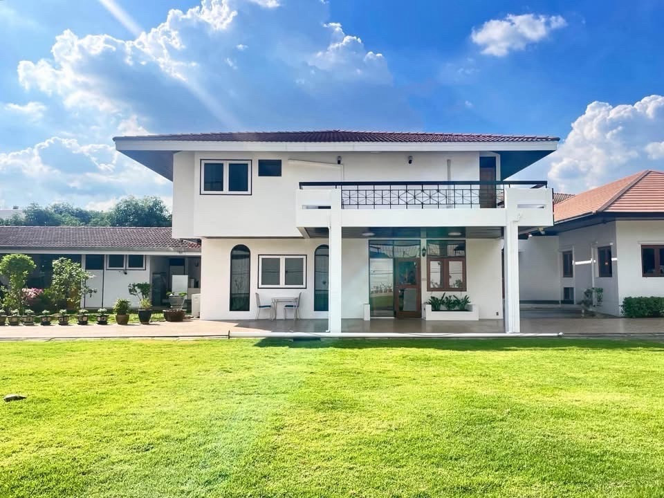 Large Land & House for Rent on Sukhumvit Near BTS Udom Suk, Suitable for Office, Clinic and Wellness Business Large Land & House for Rent on Sukhumvit Near BTS Udom Suk, Suitable for Office, Clinic and Wellness Business