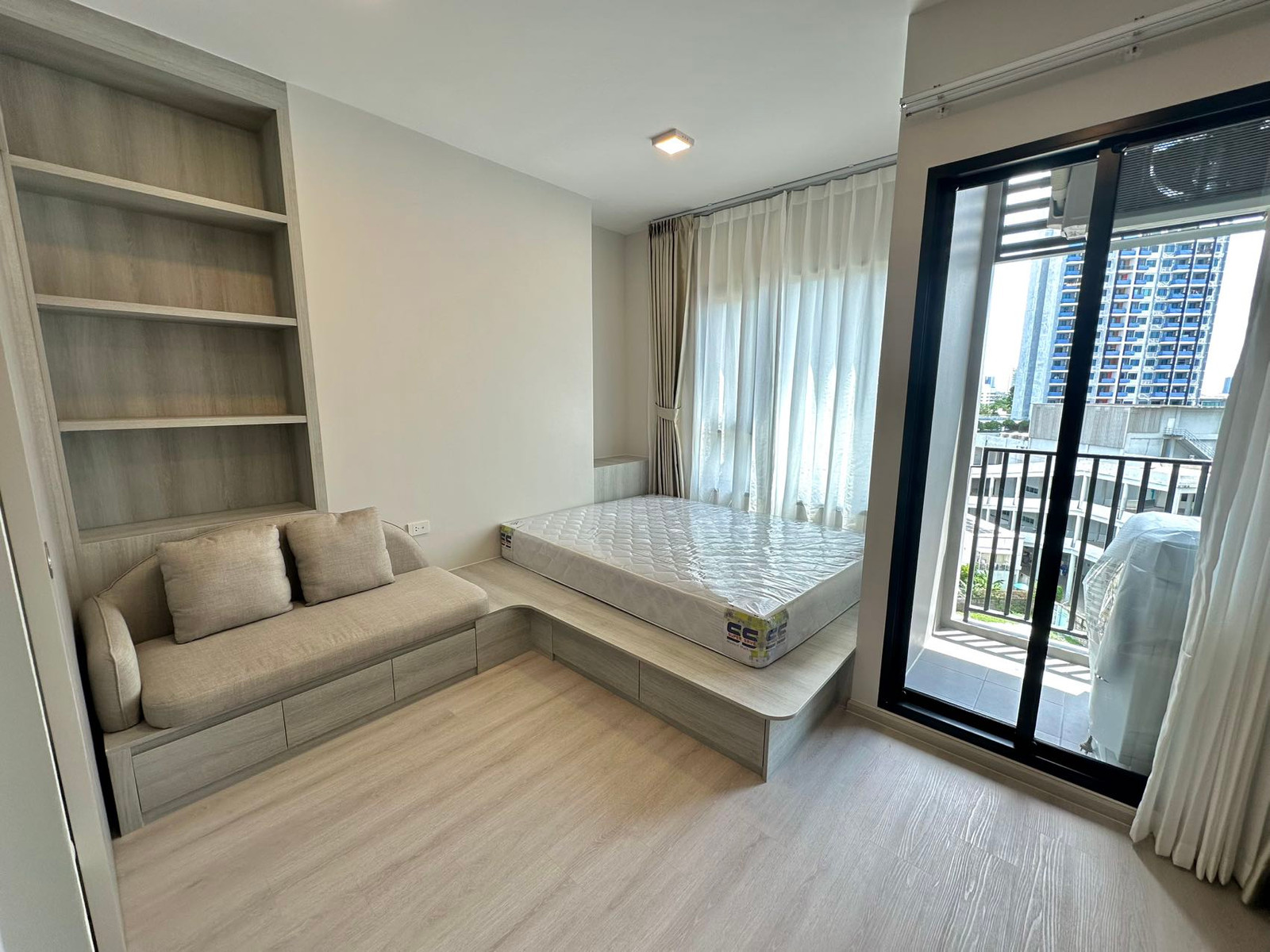 ✨ COBE Ratchada-Rama 9 | For Rent 🏡✨ Modern condominium in the heart of Rama 9, offering convenient access to MRT and major roads. Surrounded by shopping malls, restaurants, cafés, supermarkets, and plenty of lifestyle amenities. 🌆🚇🛍️ – รูปที่ 3