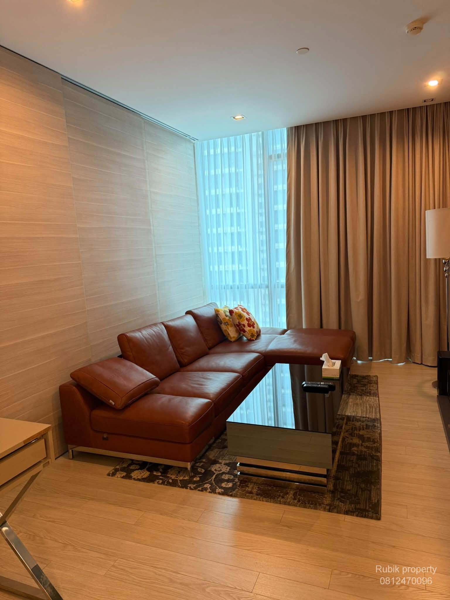 THE ROOM SUKHUMVIT 21 | PRIME ASOKE RB2329 for sale/rent corner room, city view in the heart of Asoke.