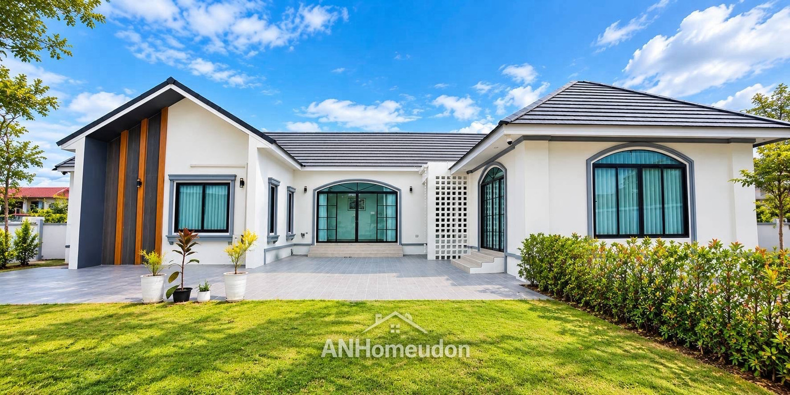 Luxurious house, no flooding, on an area of more than 2 ngan, Mueang Udon Thani District. Luxurious house, no flooding, on an area of more than 2 ngan, Mueang Udon Thani District.