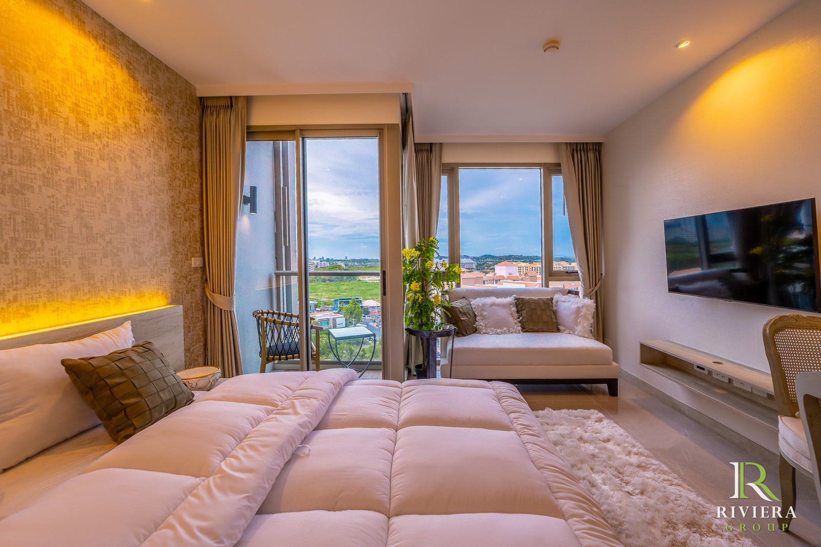 Luxury Condo for Sale in Pattaya, The Riviera Monaco near Beach.