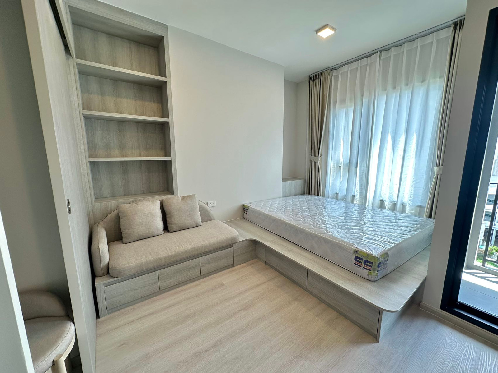 ✨ COBE Ratchada-Rama 9 | For Rent 🏡✨ Modern condominium in the heart of Rama 9, offering convenient access to MRT and major roads. Surrounded by shopping malls, restaurants, cafés, supermarkets, and plenty of lifestyle amenities. 🌆🚇🛍️ – รูปที่ 2
