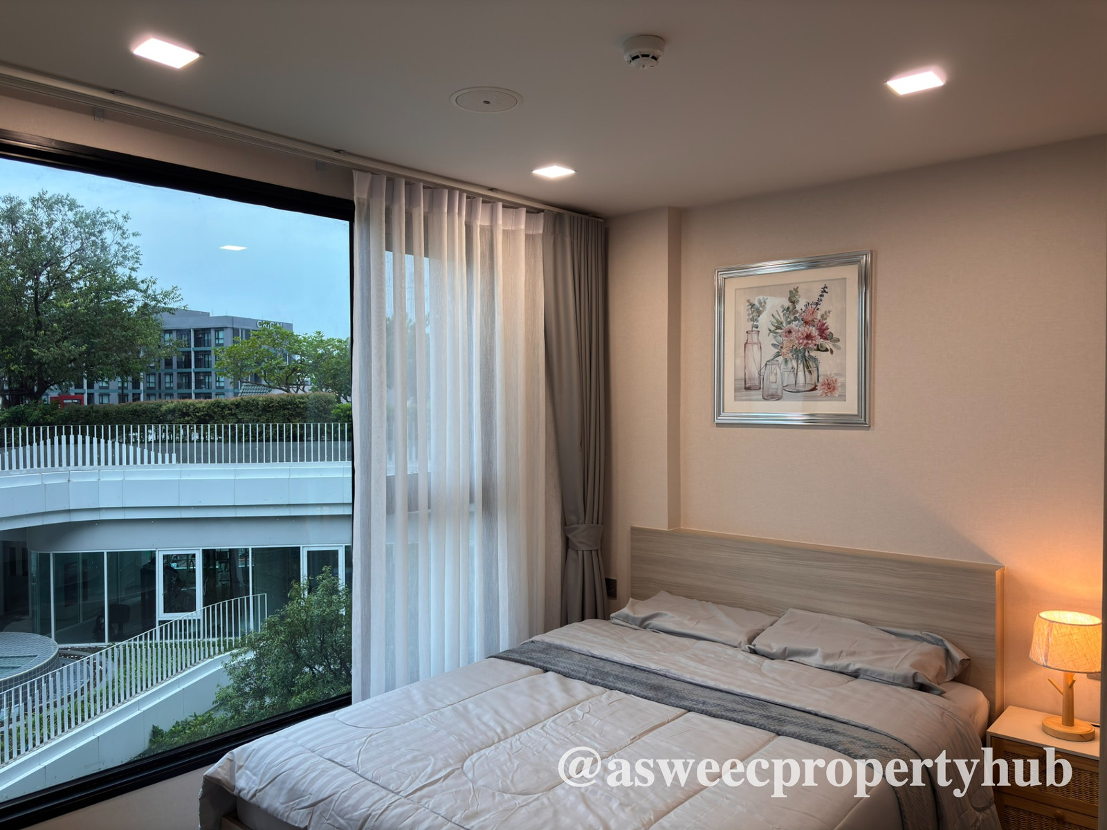 ให้เช่าคอนโดบางแสน Kave Universe Bangsaen ห้องใหญ่ วิวสระ ใกล้ ม.บูรพา ​เดินไปเรียนได้ 