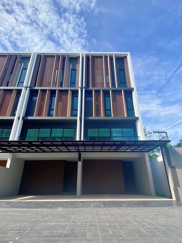 ✨ ทาวน์โฮม 3 ชั้น พื้นที่ใช้สอยจัดเต็ม เหมาะสำหรับครอบครัว 📍 ออเธน ลาดพร้าว - นาคนิวาส