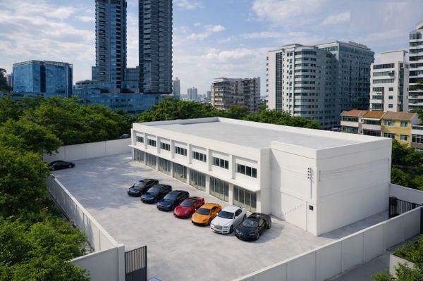 800m Bangkok Christian Sch. Sathorn almost half Rai 160sq.wah. BTS Surasak 189m Showrooms 4Beds 4Baths Area 160 sq wa equal to 822 sq m
