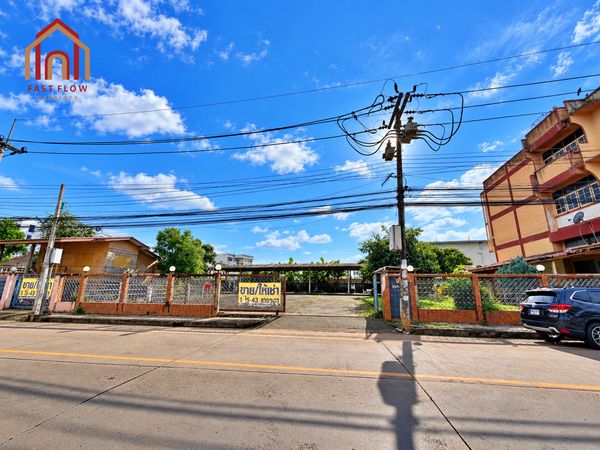 Land for Sale or Rent: 1 Rai 43 Sq. Wah (approx. 1,772 sq. m.), filled and leveled, adjacent to Makro Uttaradit. Prime location in the heart of Uttaradit city on Jetsadabodin Road. 39-meter road frontage. Red Zone.