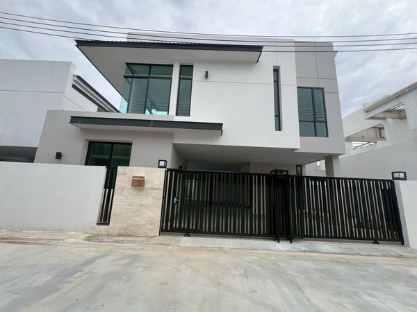 บ้านเดี่ยวให้เช่า The Master Ekkamai-Ramintra - 4 ห้องนอน