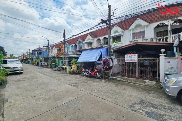 Townhouse for sale, 2 floors, 18 sq m, Soi Ramkhamhaeng 68, 5 Karat Villa Village, Bang Kapi.