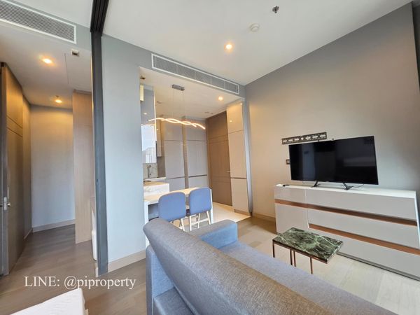 MRT 0 meter Luxury condo 1Bed unit for rent in The Esse at Singha Complex. Fully furnished and ready to move in. 