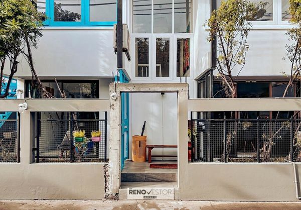 📢👇 ทาวน์โฮมดีไซน์เก๋ใจกลางเอกมัย เดินเพียงไม่กี่นาทีถึง BTS รายล้อมด้วยร้านอาหารและคาเฟ่ยอดนิยม โรงเรียนนานาชาติ และแหล่งไลฟ์สไตล์ชั้นนำ