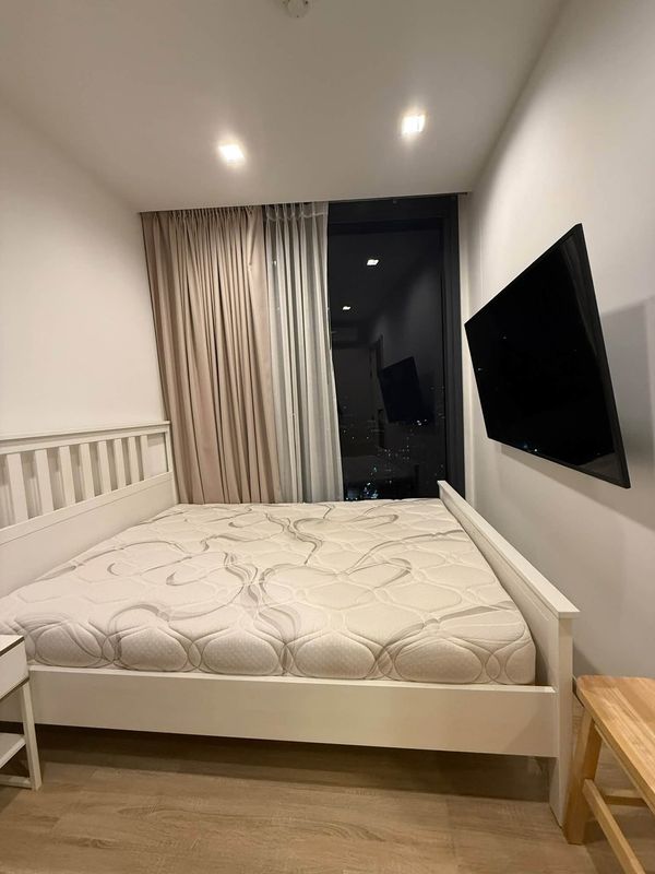 The line Phahol-Pradipat condo, 1 bedroom, open view, beautiful room, available for rent.