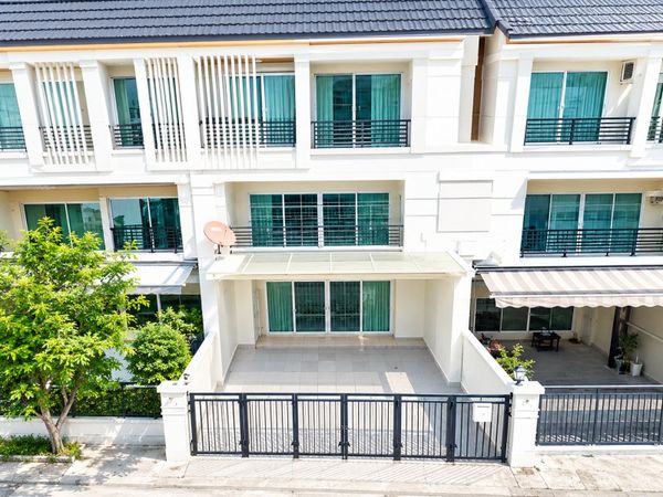 แยกพาราไดซ์พาร์ค400ม. ศรีนครินทร์ อุดมสุข ทาวน์โฮม 3 ชั้น 3-4นอน 3 น้ำ 170 ตร.ม.ใกล้เสรีมาร์เก็ต พาราไดซ์ พาร์ค 500 ม.