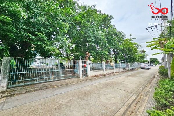 2-story detached house for sale, 199 sq m, Soi Ramintra 5, Bang Khen, near the Pink Line BTS. Lat Pla Khao Station