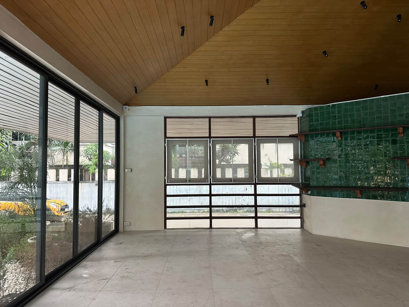 For rent, one-story building for doing business Location: Soi Sukhumvit 20, usable area approximately 80 sq m. There is a swimming pool and green space as a common area, near BTS Asok / BTS Phrom Phong / Emsphere. – รูปที่ 3