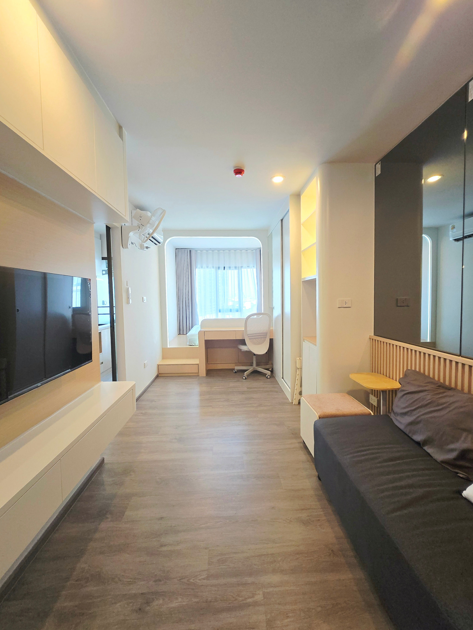 Regent Home Wutthakat — Beautiful Move-in-Ready Condo, Amenities on the Same Floor Regent Home Wutthakat — Beautiful Move-in-Ready Condo, Amenities on the Same Floor