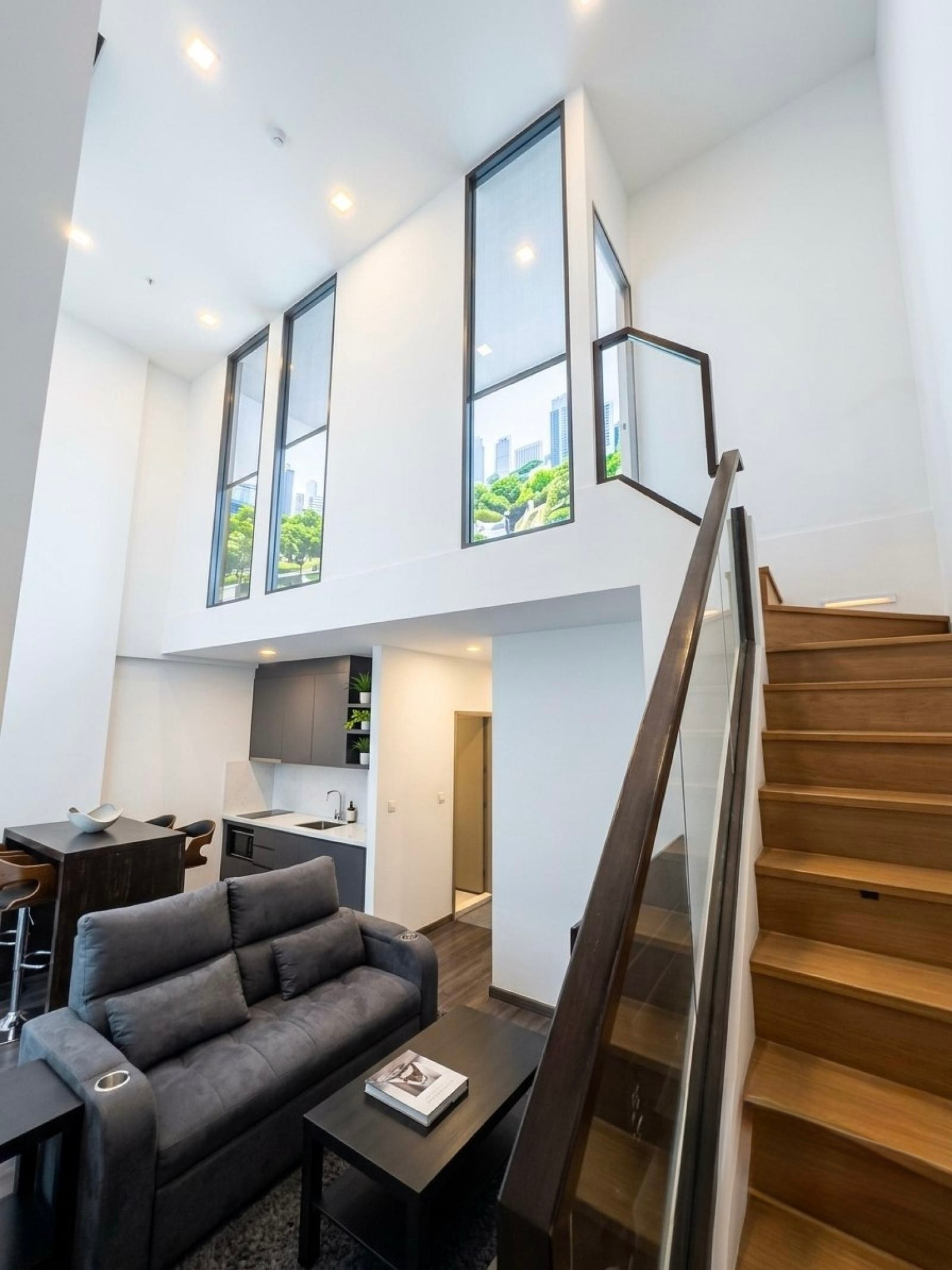 ให้เช่า คอนโด ห้องduplex ติดรถไฟฟ้า รัชโยธิน 2ห้องนอน  – รูปที่ 2