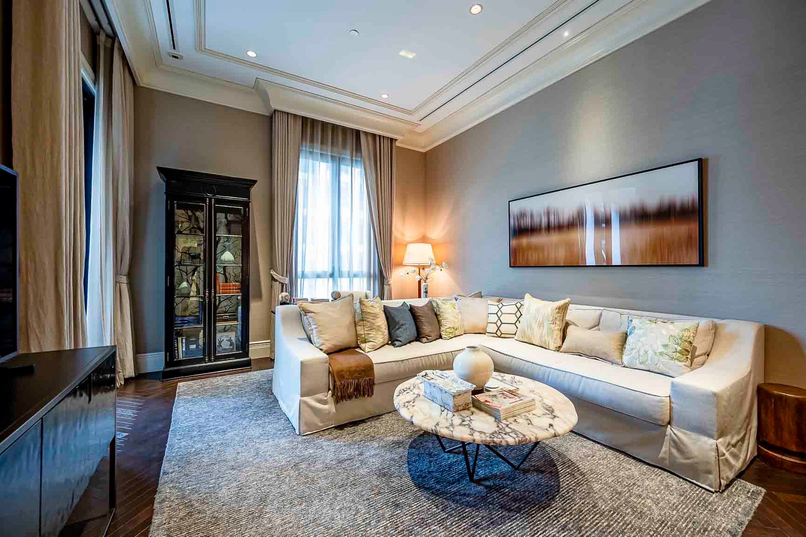 Luxury condo 2 Bedroom Residence on Wireless Road in Central Bangkok