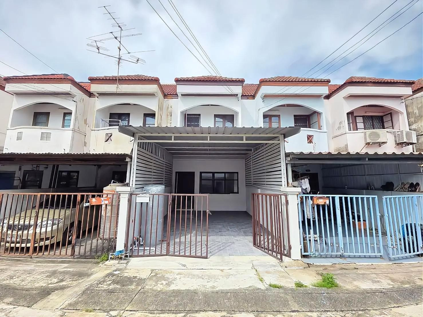 Townhouse for sale, Piamsuk Village, Soi Pibulsongkram 2. (Opposite Satri Non) Newly renovated, Mueang Nonthaburi, Nonthaburi, near King Mongkuts University of Technology North Bangkok. Townhouse for sale, Piamsuk Village, Soi Pibulsongkram 2. (Opposite Satri Non) Newly renovated, Mueang Nonthaburi, Nonthaburi, near King Mongkuts University of Technology North Bangkok.