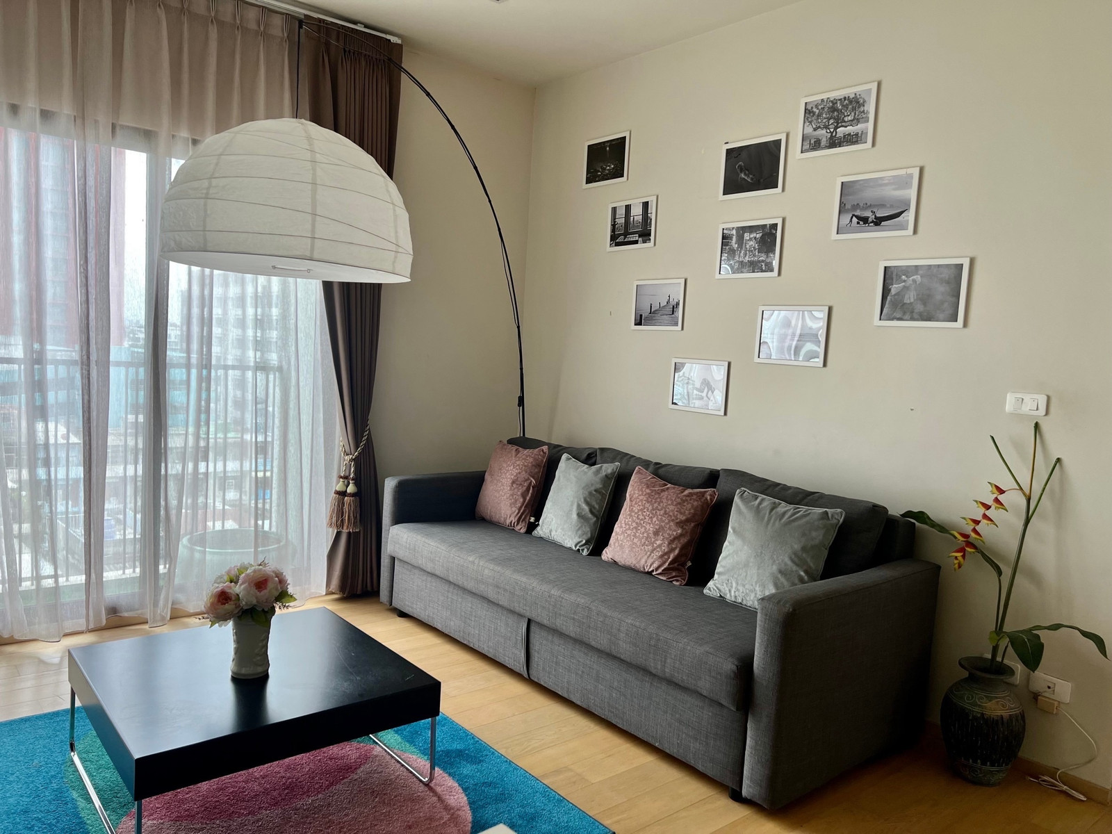 คอนโด Noble reform ให้เช่า ขนาด one bedroom เนื้อที่ 54 ตรม. ตกแต่งพร้อมอยู่ เครื่องใข้ไฟฟ้าพร้อม 